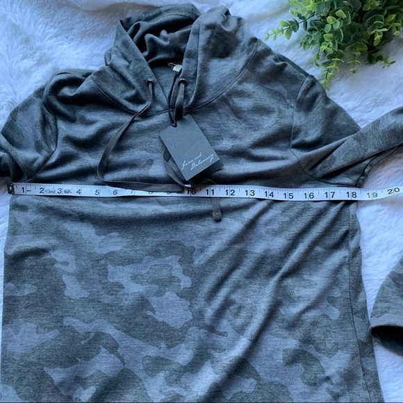 Jane and Delancey | Size Small NWT Grey Camo Hood Long Sleeve Top w/ Ruffle Hem - Picture 2 of 11
